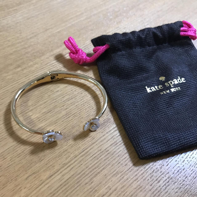 kate spade new york(ケイトスペードニューヨーク)のケイトスペード ブレスレット 花 フラワー ゴールド レディースのアクセサリー(ブレスレット/バングル)の商品写真