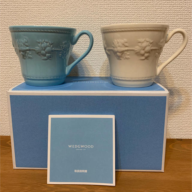 WEDGWOOD(ウェッジウッド)の【おさる様専用】ウェッジウッド ペアマグカップ インテリア/住まい/日用品のキッチン/食器(グラス/カップ)の商品写真