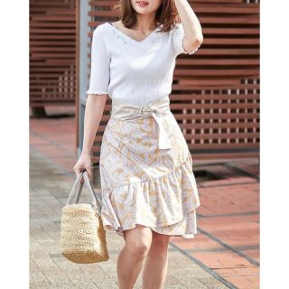 プロポーションボディドレッシング(PROPORTION BODY DRESSING)の新品♡定価9936円 美人百花掲載❣️アシメリーフ柄スカート  イエロー(ひざ丈スカート)