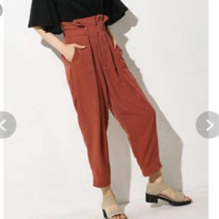 アズールバイマウジー(AZUL by moussy)の新品 ウエストタック  ハイウエスト テーパードパンツ  M(カジュアルパンツ)