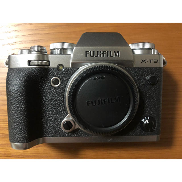 富士フイルム(フジフイルム)のFUJIFILM 富士フィルム X-T3 シルバー スマホ/家電/カメラのカメラ(ミラーレス一眼)の商品写真