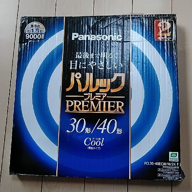 Panasonic(パナソニック)の【Coolクール色/昼光タイプ】パナソニック パルック プレミア30形/40形 インテリア/住まい/日用品のライト/照明/LED(蛍光灯/電球)の商品写真