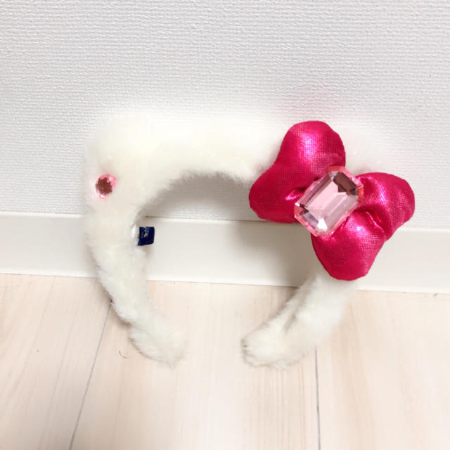USJ(ユニバーサルスタジオジャパン)のユニバ キティちゃんカチューシャ♡ レディースのヘアアクセサリー(カチューシャ)の商品写真