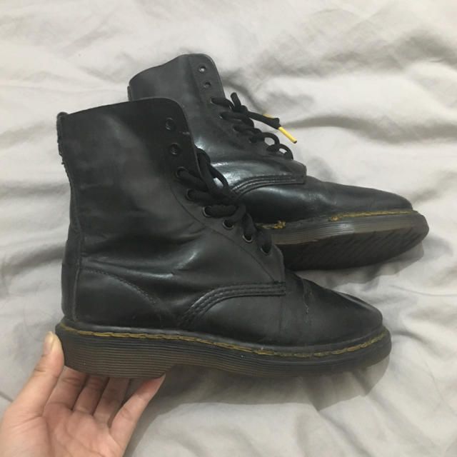 Dr.Martens(ドクターマーチン)の古着Dr.Martensマーチン8ホールブーツ/23/黒ブラック/送込！ レディースの靴/シューズ(ブーツ)の商品写真