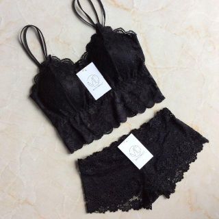 新品ブラトップ&ヒップハングショーツセット　黒セット(ブラ&ショーツセット)