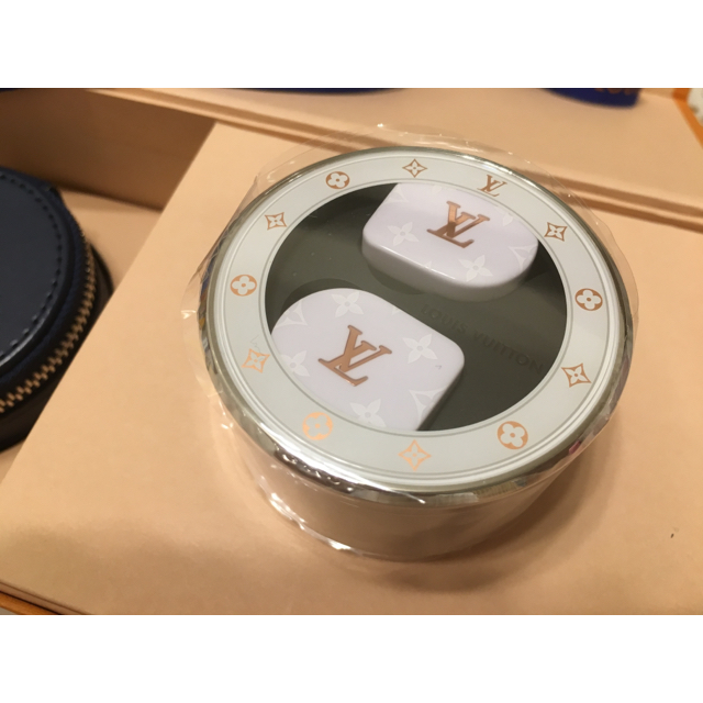 LOUIS VUITTON(ルイヴィトン)のLOUIS VUITTON Bluetooth ワイヤレス イヤホン スマホ/家電/カメラのオーディオ機器(ヘッドフォン/イヤフォン)の商品写真