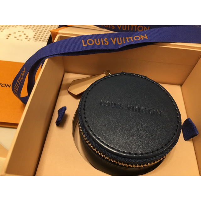 LOUIS VUITTON(ルイヴィトン)のLOUIS VUITTON Bluetooth ワイヤレス イヤホン スマホ/家電/カメラのオーディオ機器(ヘッドフォン/イヤフォン)の商品写真
