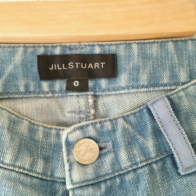 JILLSTUART(ジルスチュアート)のお花のジーンズ★ジルスチュアート レディースのパンツ(デニム/ジーンズ)の商品写真