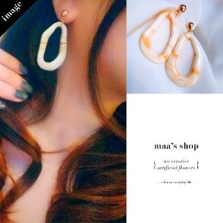 ザラ(ZARA)の◇ハンドメイド◇大人きれいめ変形オーバル型アクリルスウィングピアス◆ベージュ(ピアス)