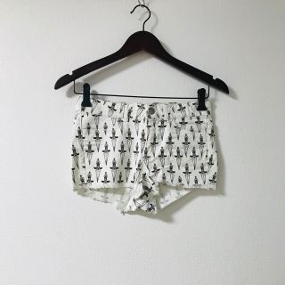 エイチアンドエム(H&M)のH&M 花柄 ショートパンツ(ショートパンツ)