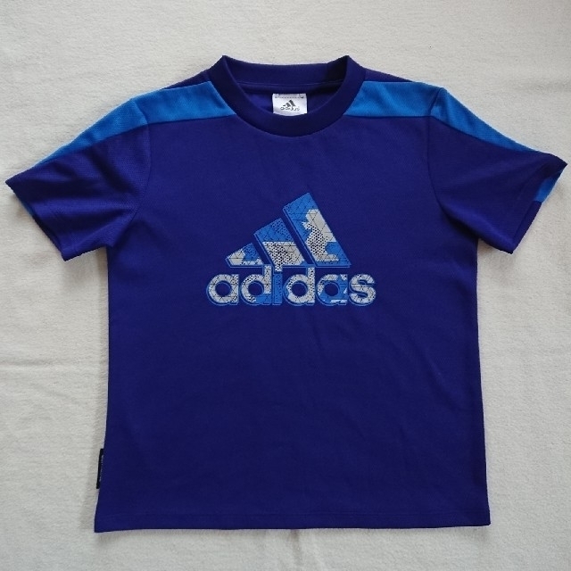 adidas(アディダス)のadidas プラクティスシャツ 120 キッズ/ベビー/マタニティのキッズ服男の子用(90cm~)(Tシャツ/カットソー)の商品写真