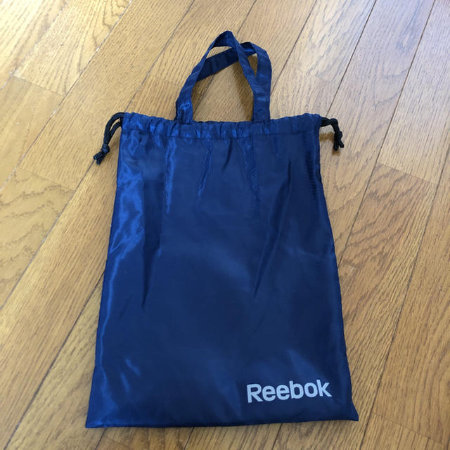 Reebok(リーボック)の新品 未使用 リーボック  袋 エコ ナイロン 手提げ シューズ入れ 巾着 レディースのファッション小物(ポーチ)の商品写真