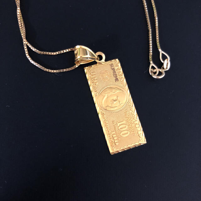 Supreme 17AW 100Dollar Bill Gold Pendant Supreme 17AW 100Dollar Bill Gold Pendant