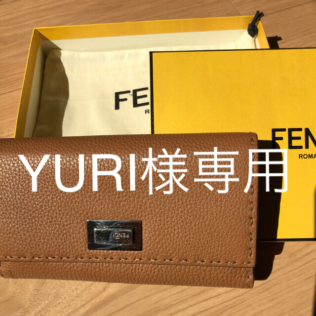 FENDI. セレリア ピーカブー 二つ折り長財布 レザー 茶