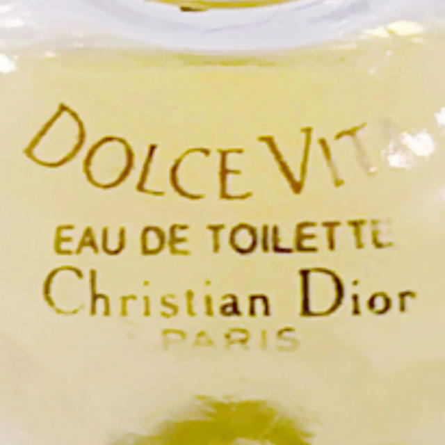 Christian Dior(クリスチャンディオール)の⭐︎チョコ義理様専用⭐︎クリスチャンディオール ドルチェヴィータ EDT 5ml コスメ/美容の香水(香水(女性用))の商品写真