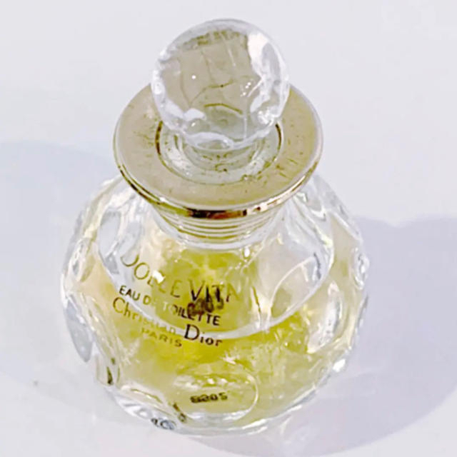 Christian Dior(クリスチャンディオール)の⭐︎チョコ義理様専用⭐︎クリスチャンディオール ドルチェヴィータ EDT 5ml コスメ/美容の香水(香水(女性用))の商品写真