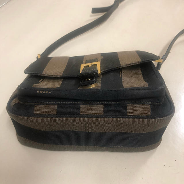 FENDI(フェンディ)のFENDIショルダーバック レディースのバッグ(ショルダーバッグ)の商品写真