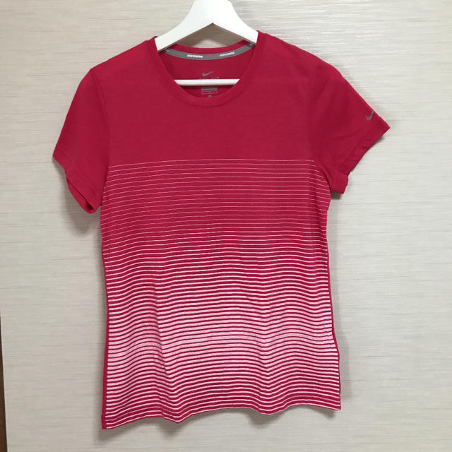 NIKE(ナイキ)のナイキTシャツ Ｌ ピンク色 レディースのトップス(Tシャツ(半袖/袖なし))の商品写真