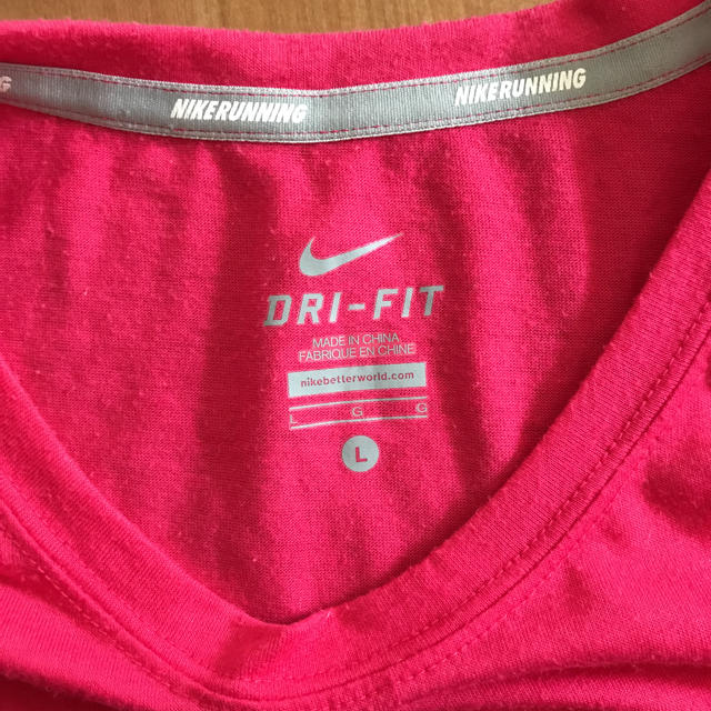 NIKE(ナイキ)のナイキTシャツ Ｌ ピンク色 レディースのトップス(Tシャツ(半袖/袖なし))の商品写真