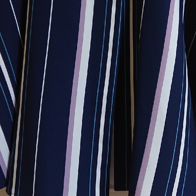 MISCH MASCH(ミッシュマッシュ)の美品＊ストライプフレアースカート(ネイビー) レディースのスカート(ひざ丈スカート)の商品写真