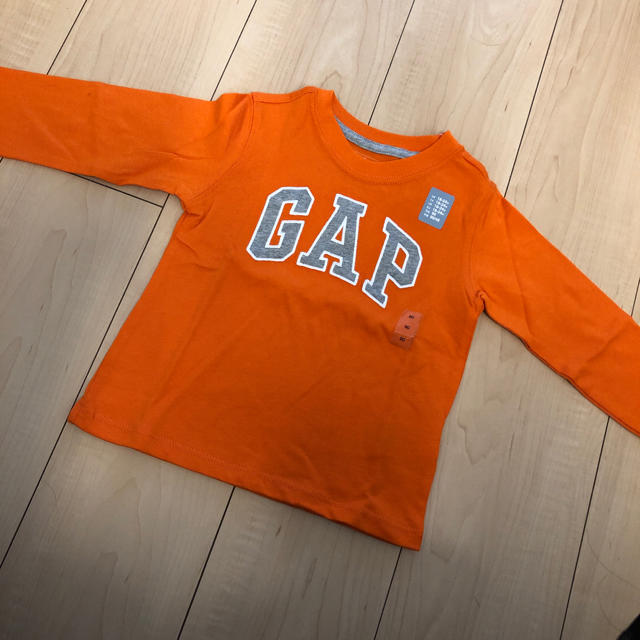 GAP Kids(ギャップキッズ)のりんshop様専用✳︎新品 GAP ロングTシャツ キッズ/ベビー/マタニティのキッズ服男の子用(90cm~)(Tシャツ/カットソー)の商品写真