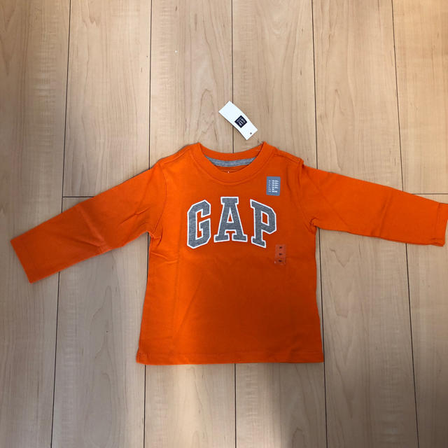 GAP Kids(ギャップキッズ)のりんshop様専用✳︎新品 GAP ロングTシャツ キッズ/ベビー/マタニティのキッズ服男の子用(90cm~)(Tシャツ/カットソー)の商品写真