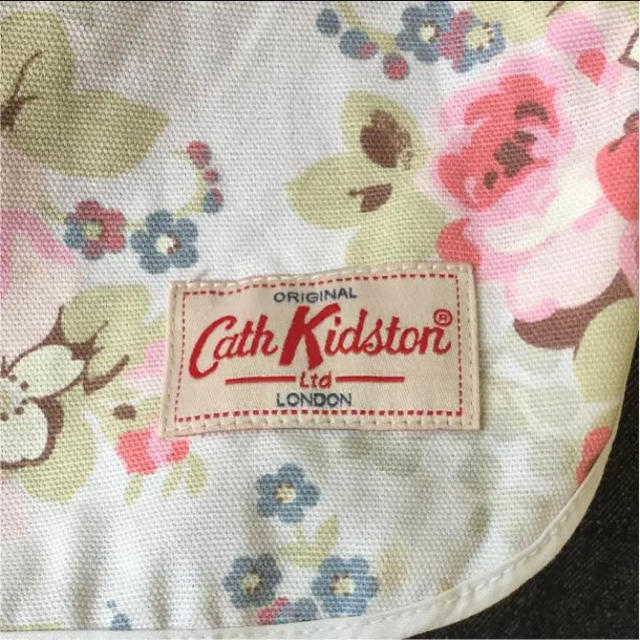 Cath Kidston(キャスキッドソン)のキャスキッドソン エプロン インテリア/住まい/日用品のキッチン/食器(収納/キッチン雑貨)の商品写真