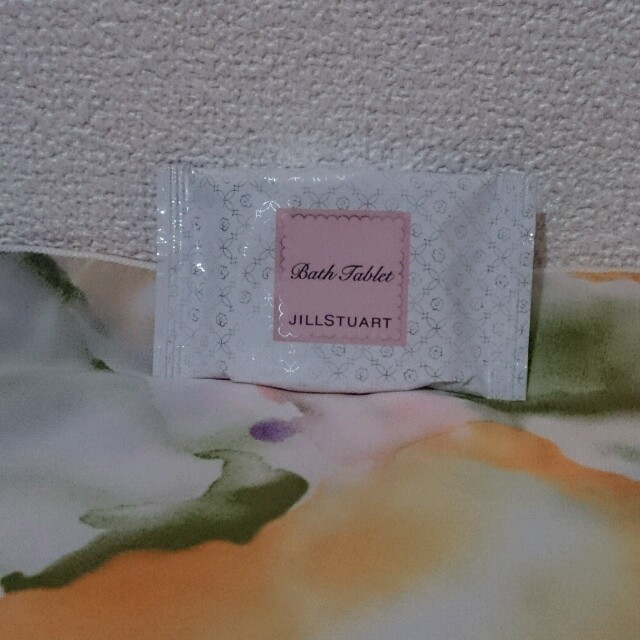 JILLSTUART(ジルスチュアート)のJILL バスタブレット サンプル コスメ/美容のボディケア(入浴剤/バスソルト)の商品写真