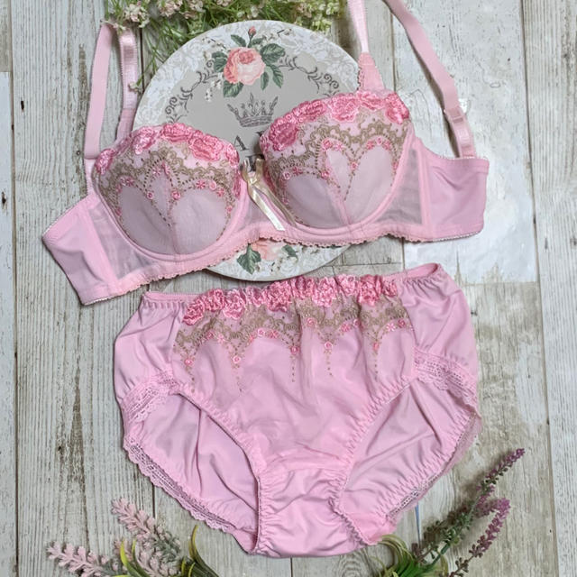 新品 ピンク花刺繍ブラセットD75 レディースの下着/アンダーウェア(ブラ&ショーツセット)の商品写真