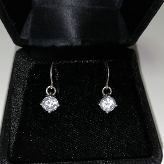 ティファニー(Tiffany & Co.)の最終価格✨CZ ダイヤモンド:フックピアス✨ノーブランド未使用品(ピアス)