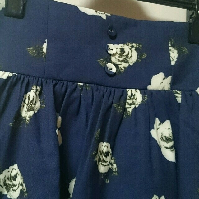 titty&co(ティティアンドコー)のtitty&co＊新品 花柄フレアSK レディースのスカート(ミニスカート)の商品写真
