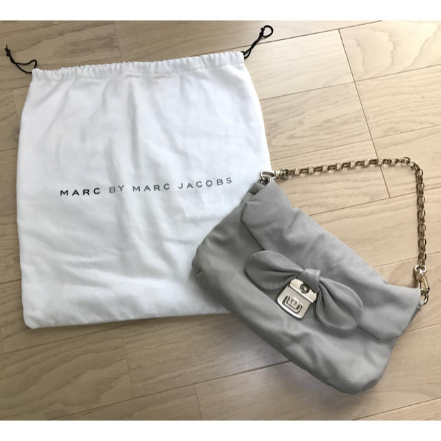 MARC BY MARC JACOBS(マークバイマークジェイコブス)のマークバイマークジェイコブスのハンドバッグクラッチバッグ☆グレージュ レディースのバッグ(ハンドバッグ)の商品写真