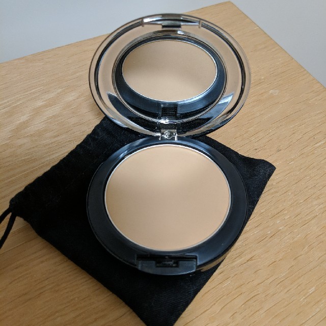 MAC　ライトフル　C+SPF30　ファンデーション　NC35