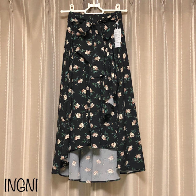 INGNI(イング)の値下げ‼️INGNI 新品タグ付き 花柄ラップイレヘム/SK レディースのスカート(ロングスカート)の商品写真