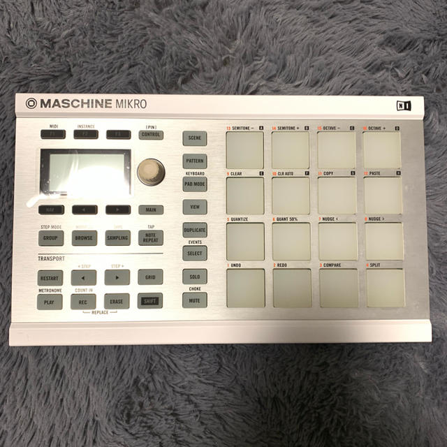 【緊急値下げ】MASCHINE MIKRO MK2 White マシーン 白 楽器のDTM/DAW(MIDIコントローラー)の商品写真