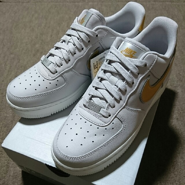 NIKE(ナイキ)のAIR FORCE1 07 MTLC メンズの靴/シューズ(スニーカー)の商品写真