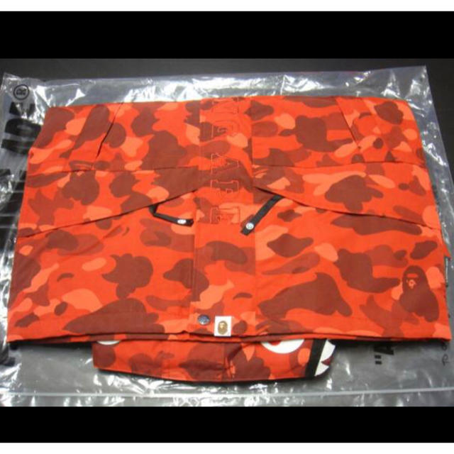 A BATHING APE(アベイシングエイプ)のAPE COLOR CAMO SHARK SNOWBOARD JACKET 新品 スポーツ/アウトドアのスノーボード(ウエア/装備)の商品写真