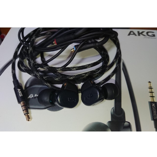 AKG N30 スマホ/家電/カメラのオーディオ機器(ヘッドフォン/イヤフォン)の商品写真