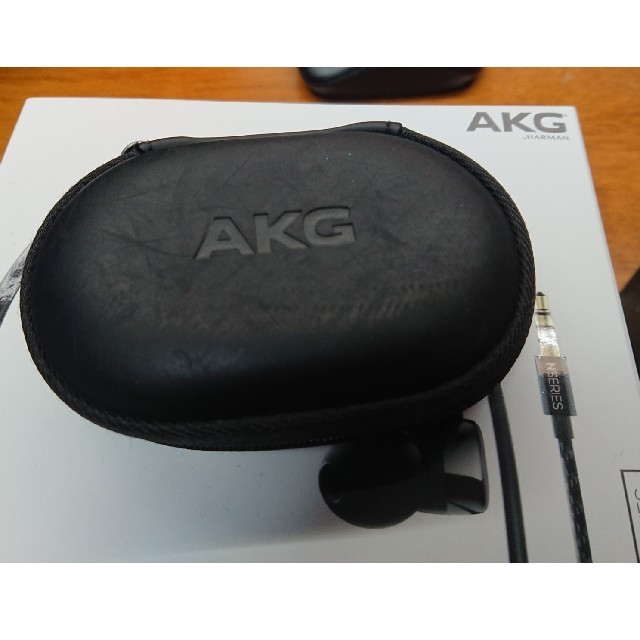 AKG N30 スマホ/家電/カメラのオーディオ機器(ヘッドフォン/イヤフォン)の商品写真