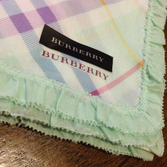 BURBERRY(バーバリー)の新品 フリル付きハンカチ レディースのファッション小物(ハンカチ)の商品写真