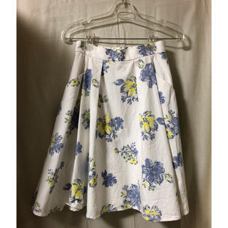 ココディール(COCO DEAL)のココディール  水彩花 ホワイトスカート(ひざ丈スカート)