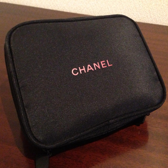 CHANEL(シャネル)のシャネル 限定版 ミニブラシポーチセット コスメ/美容のベースメイク/化粧品(その他)の商品写真