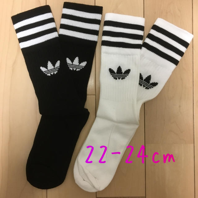 adidas(アディダス)のアディダスオリジナルス ソックス 22-24cm ソリッドクルーソックス レディースのレッグウェア(ソックス)の商品写真