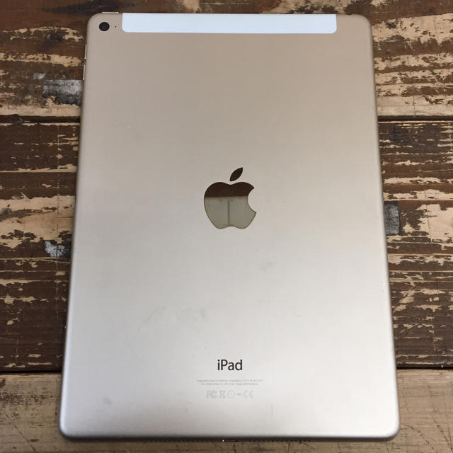 iPad(アイパッド)のiPad AIR2 32GB SoftBank 本体のみ 判定△ スマホ/家電/カメラのスマートフォン/携帯電話(スマートフォン本体)の商品写真