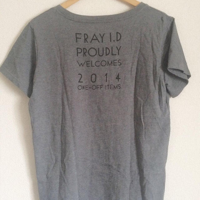 FRAY I.D(フレイアイディー)のFRAY I.D♡限定グレーTシャツ レディースのトップス(Tシャツ(半袖/袖なし))の商品写真