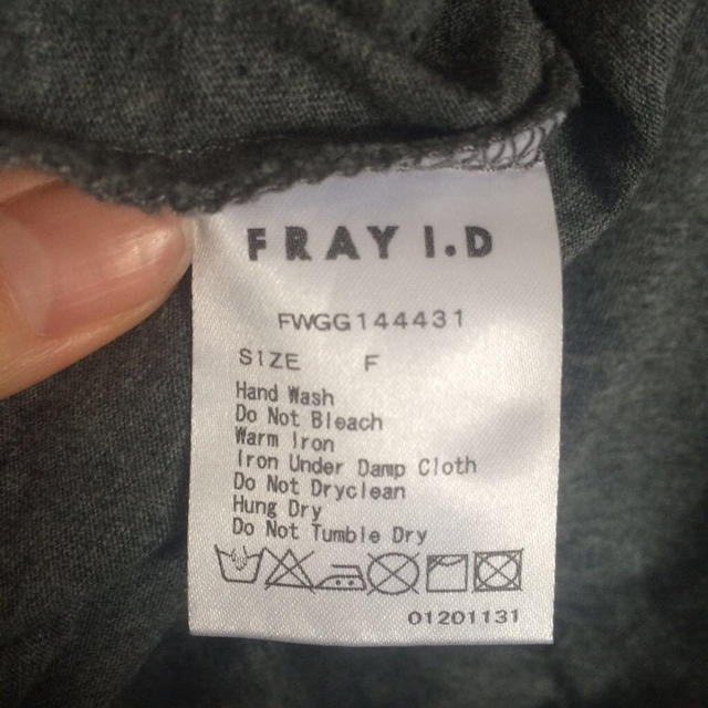 FRAY I.D(フレイアイディー)のFRAY I.D♡限定グレーTシャツ レディースのトップス(Tシャツ(半袖/袖なし))の商品写真