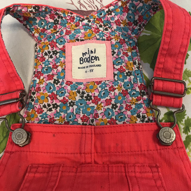 Boden(ボーデン)のミニボーデン デニム ジャンパースカート 4-5y キッズ/ベビー/マタニティのキッズ服女の子用(90cm~)(ワンピース)の商品写真