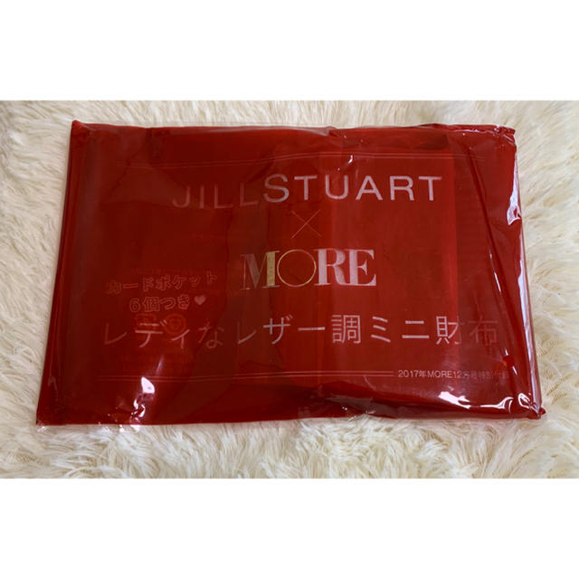 JILLSTUART(ジルスチュアート)のMORE 2017年 12月号 JILLSTUART レザー調 レディなミニ財布 レディースのファッション小物(財布)の商品写真