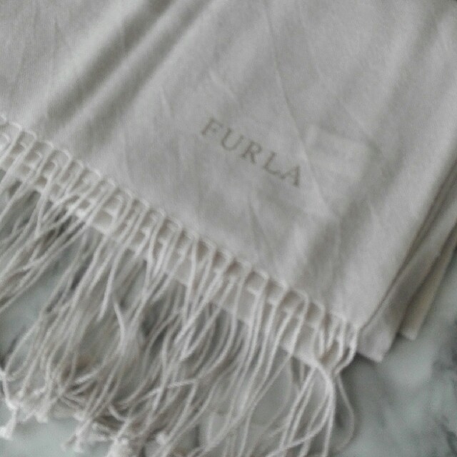 Furla(フルラ)の新品未使用☆FURLA  ベージュ　ストール　フルラ レディースのファッション小物(ストール/パシュミナ)の商品写真