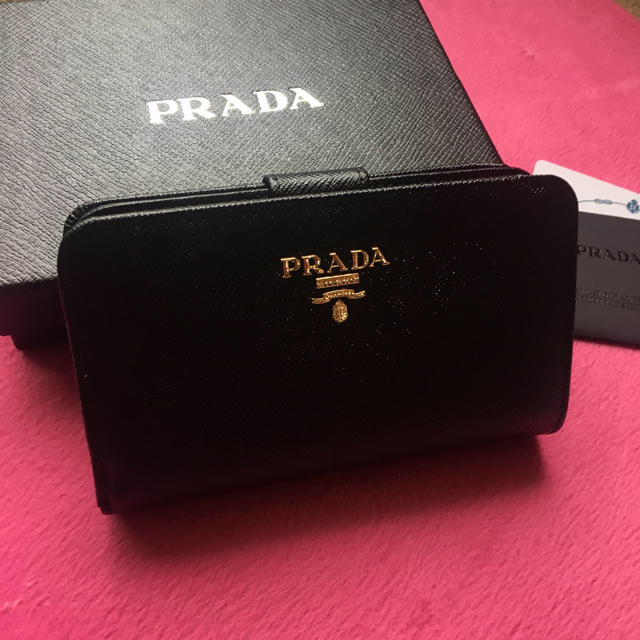 PRADA(プラダ)のプラダ二つ折り財布 レディースのファッション小物(財布)の商品写真